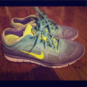 Nike Tennis Shoes